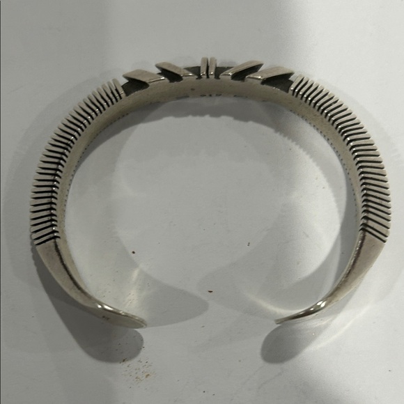Silver geometric Pattern Bracelet - Picture 4 of 4